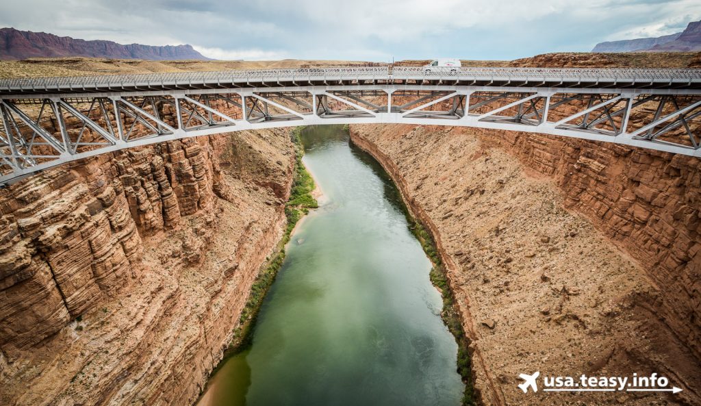 Die neue Navajo Bridge trägt den Straßenverkehr über den Marble Canyon.